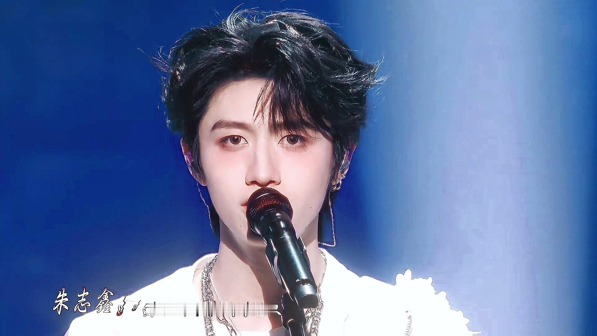 朱志鑫[超话]  这张脸依旧抗打 ​​​