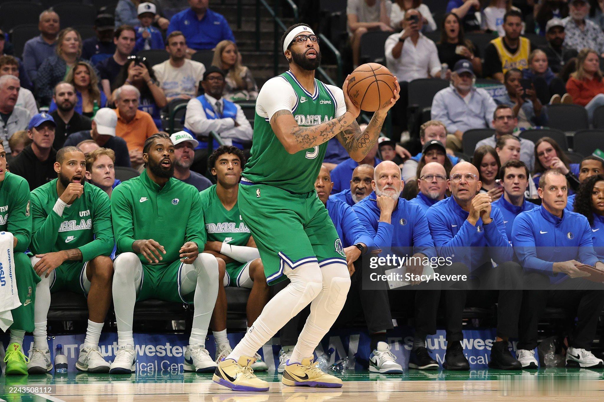 库班接受采访。“本赛季我们不会寻求交易戴维斯。我们想要努力赢球。”