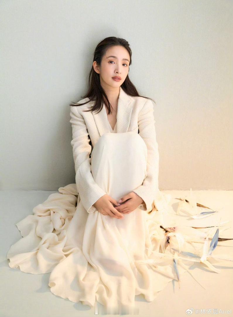 林依晨张震让我们吃的很好张震林依晨要来江西了 林依晨站在那里就自带一种美好的氛围