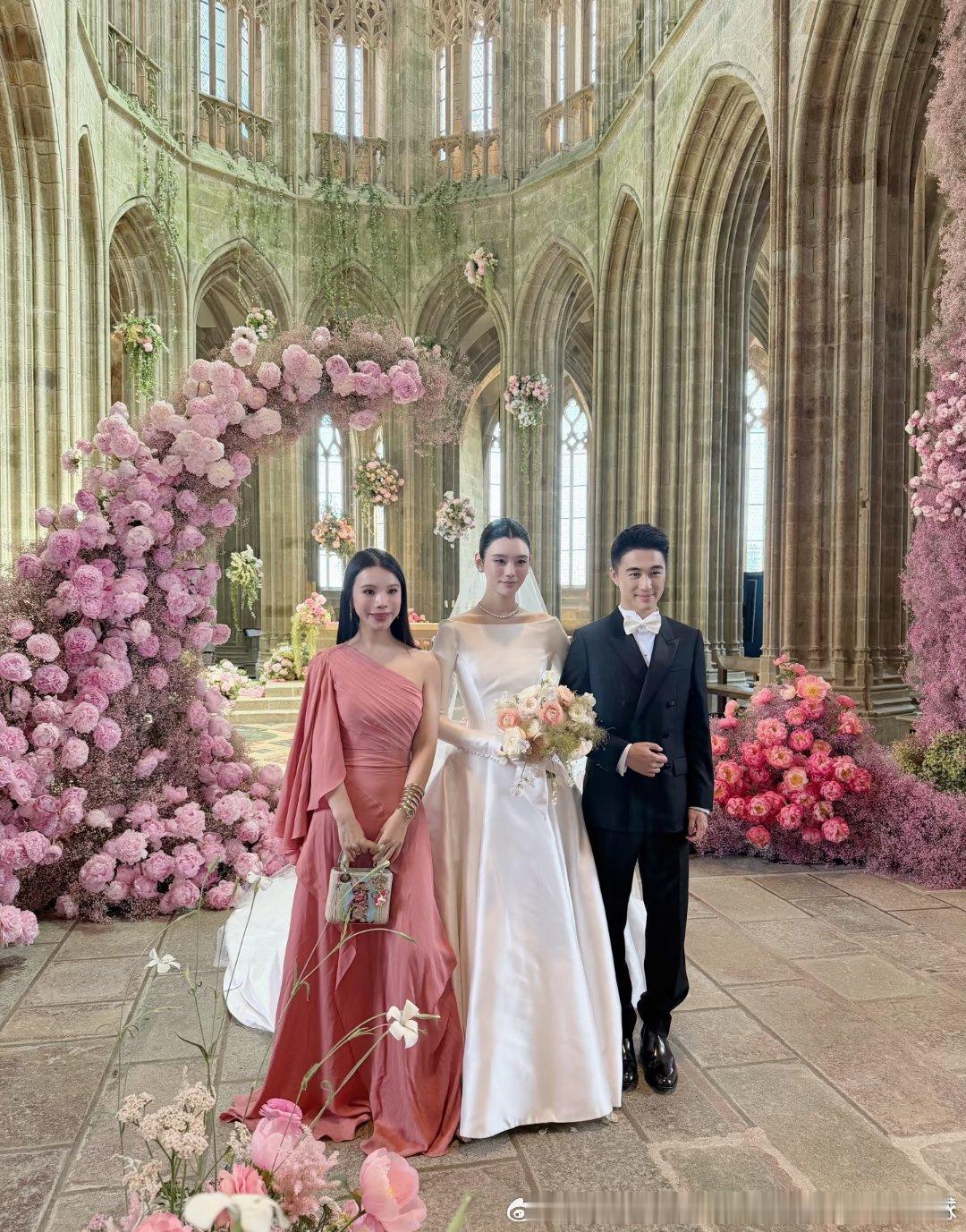 何猷君婚礼誓词没有贫穷大家都叫奚梦瑶超模时的名字誓词偏爱她的努力，看见超模一路走