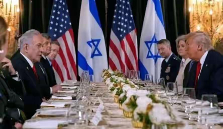 特朗普在回国专机上，宣告了伊朗的结局