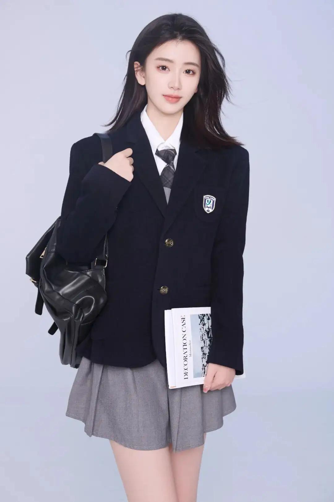 什么样的女生让人一见难忘? 99年白羊座，来自黑龙江哈尔滨，就职于苏南瑞丽航空，