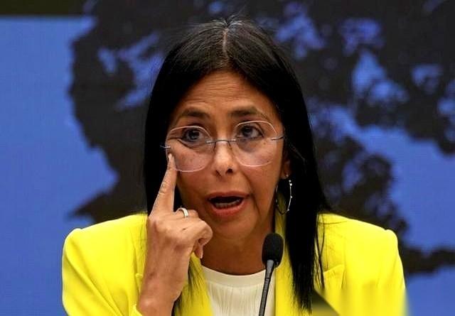 特朗普这事儿，真叫一个急转弯。
1月3号，美军直接冲进加拉加斯，把委内瑞拉总统马