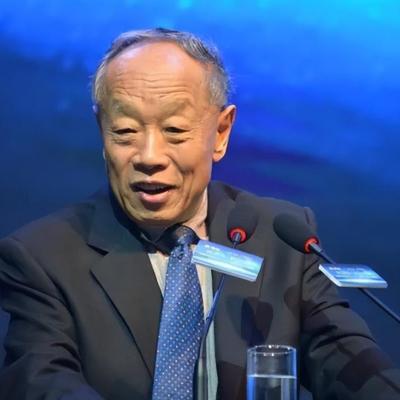 “你们为什么要'侵略'西藏？”，美国一个老妇人声色俱厉质问演讲台上侃侃而谈的驻美