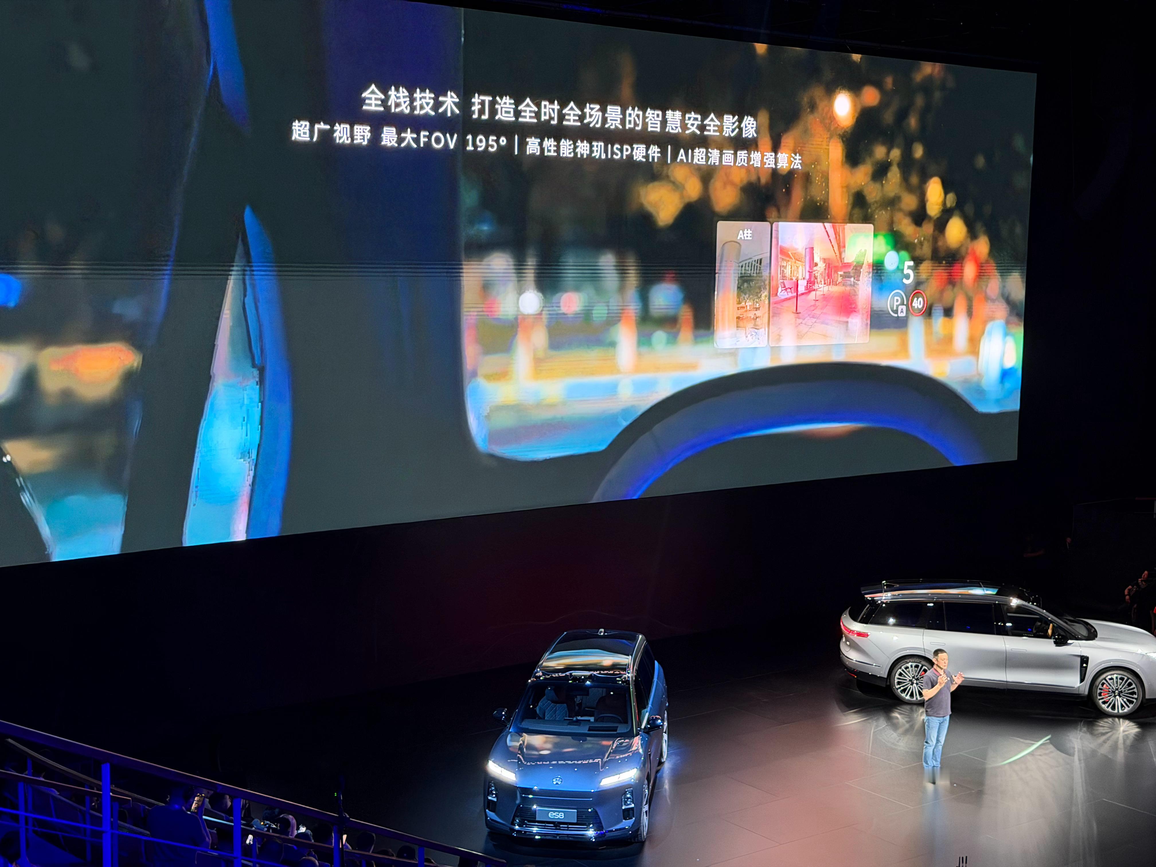 过去，汽车是工业品，车灯的作用是照明、是警示，本质上是“车”的属性。但当蔚来把算