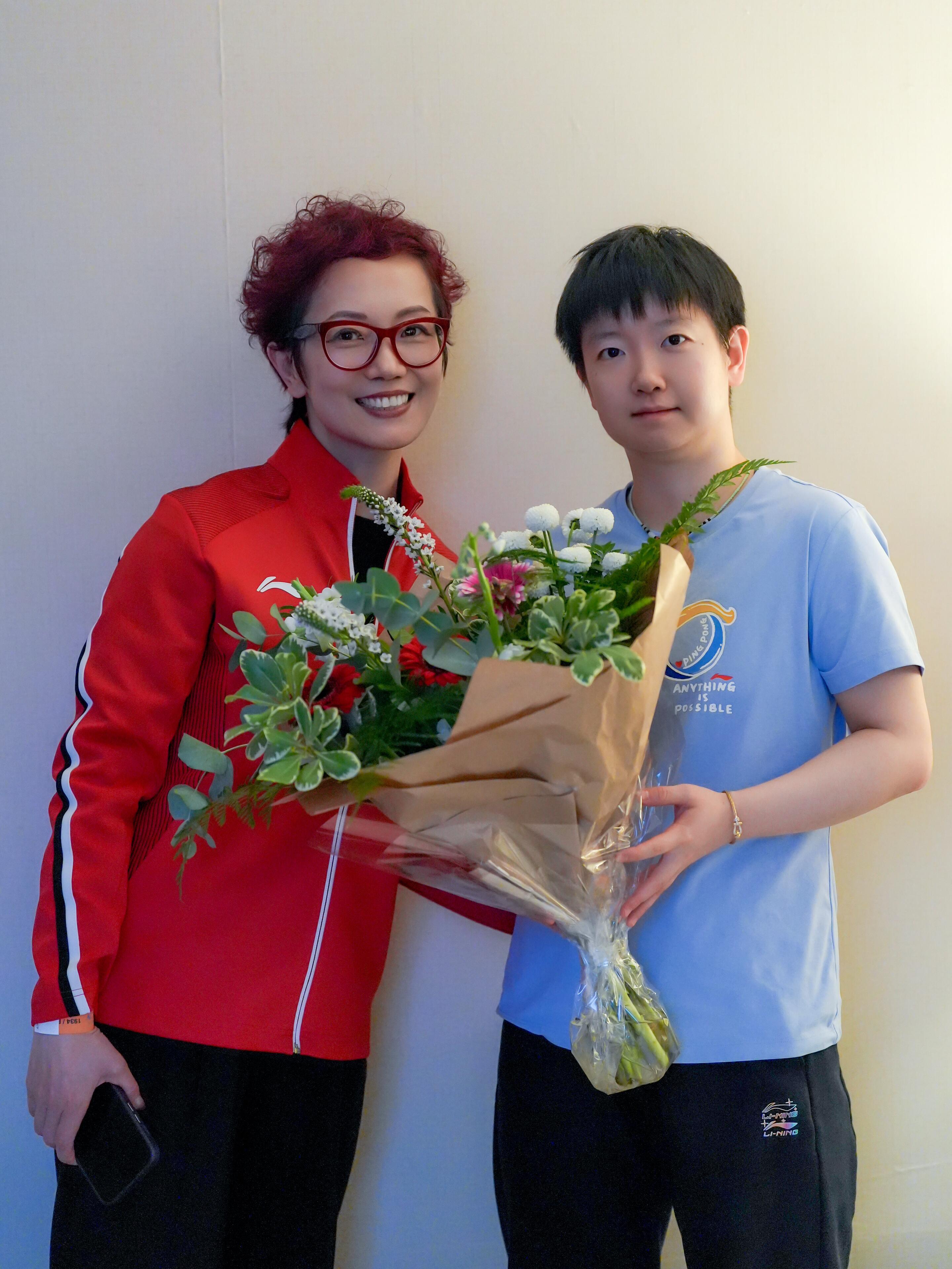 小手办💐 孙颖莎蜡像入驻上海杜莎
