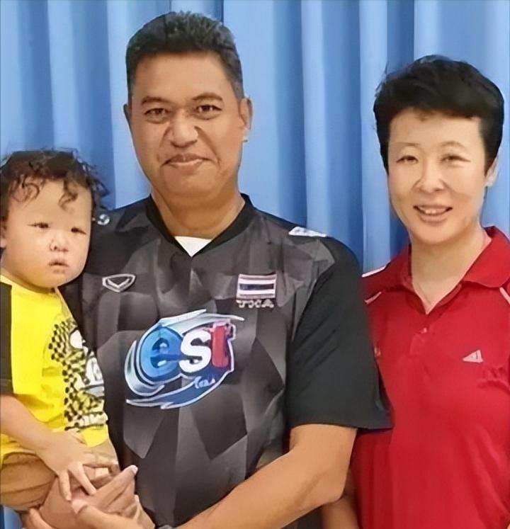 2012年，前女排队长冯坤，带着泰国男友加提蓬回家见父母，看到加提蓬壮硕如牛，父