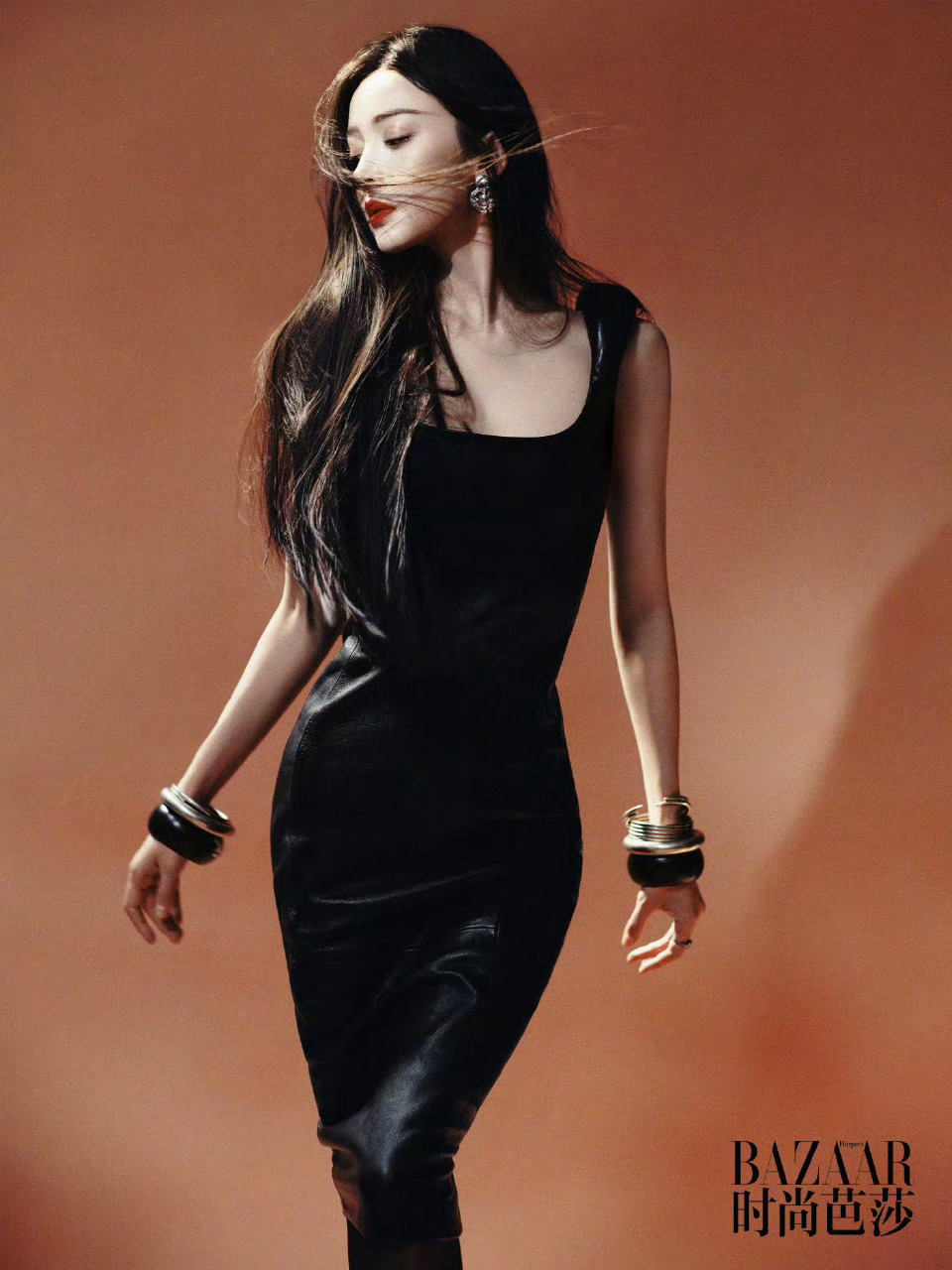 娜扎的新世界芭莎十一月刊封面大片摄影 ：柳宗源 ​​​