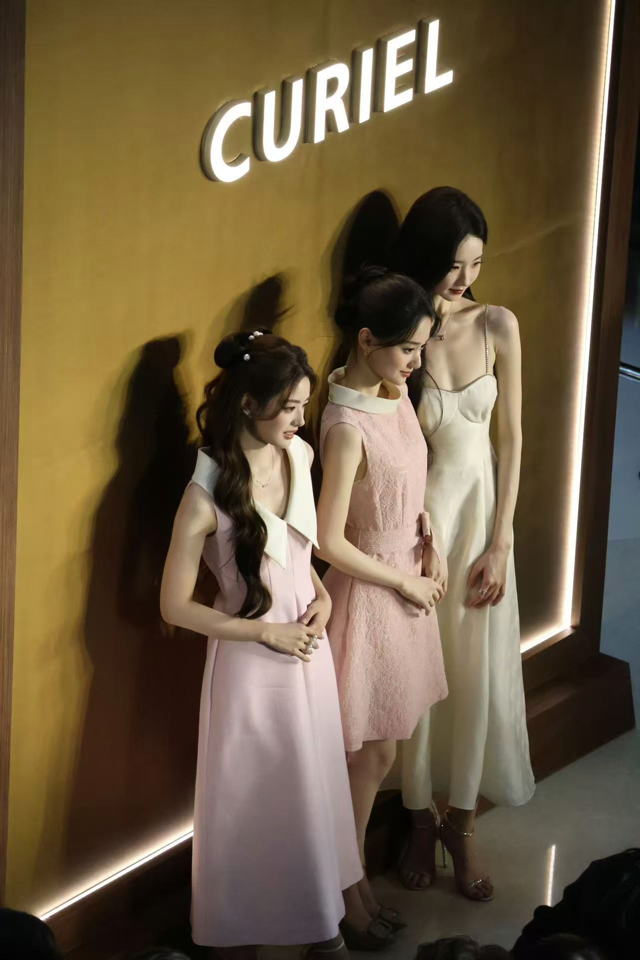 徐若晗张艺凡夏梦同框状态徐若晗夏梦张艺凡同框徐若晗张艺凡夏梦同框状态，好美，挺好