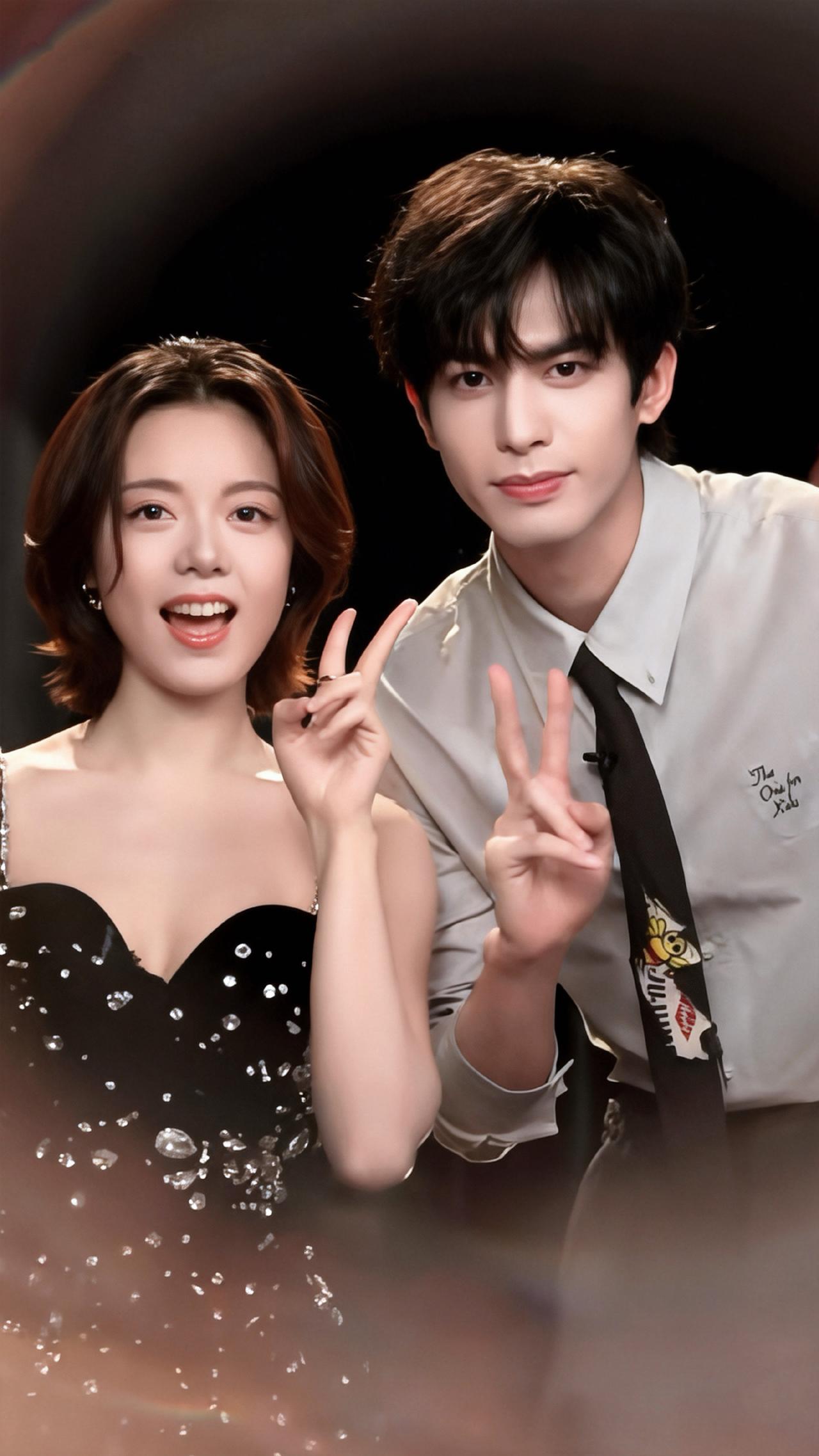 宋威龙这几年在挑搭档上，

真是把“百搭体质”发挥到了极致。

从关晓彤、宋茜、