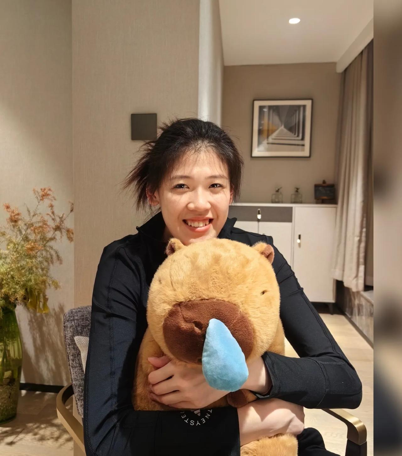 [玫瑰][心]李盈莹最新发文，祝大家新年快乐！
盈莹的小文（图2）提到了勇气、责