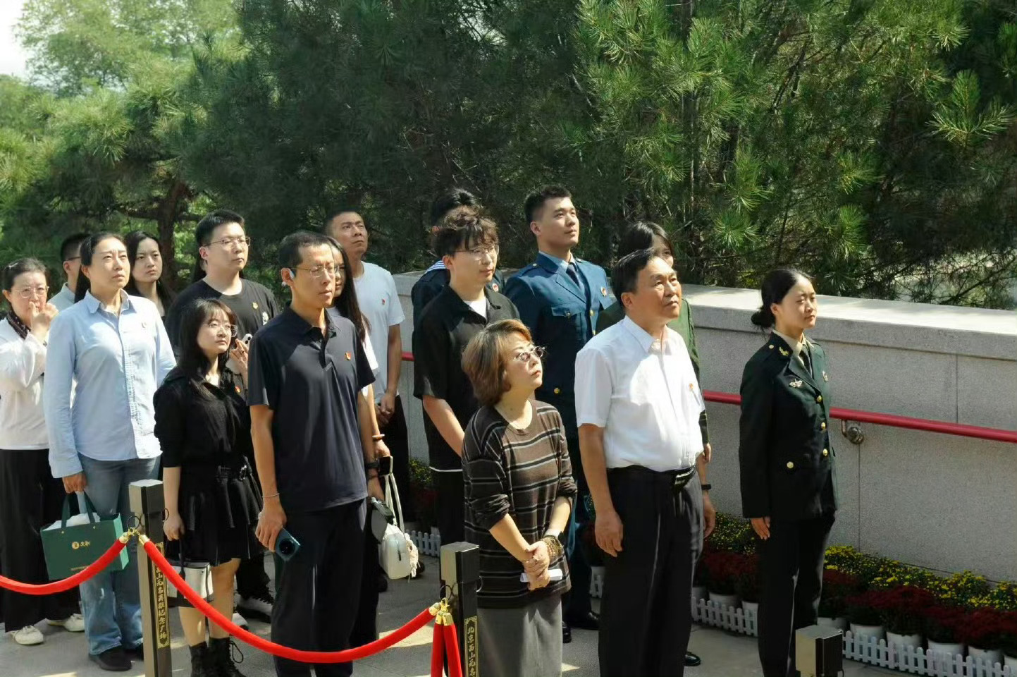 北京西山这个广场让人泪目 烈士纪念日，西山脚下缅怀英魂。他们用生命换来黎明，我们