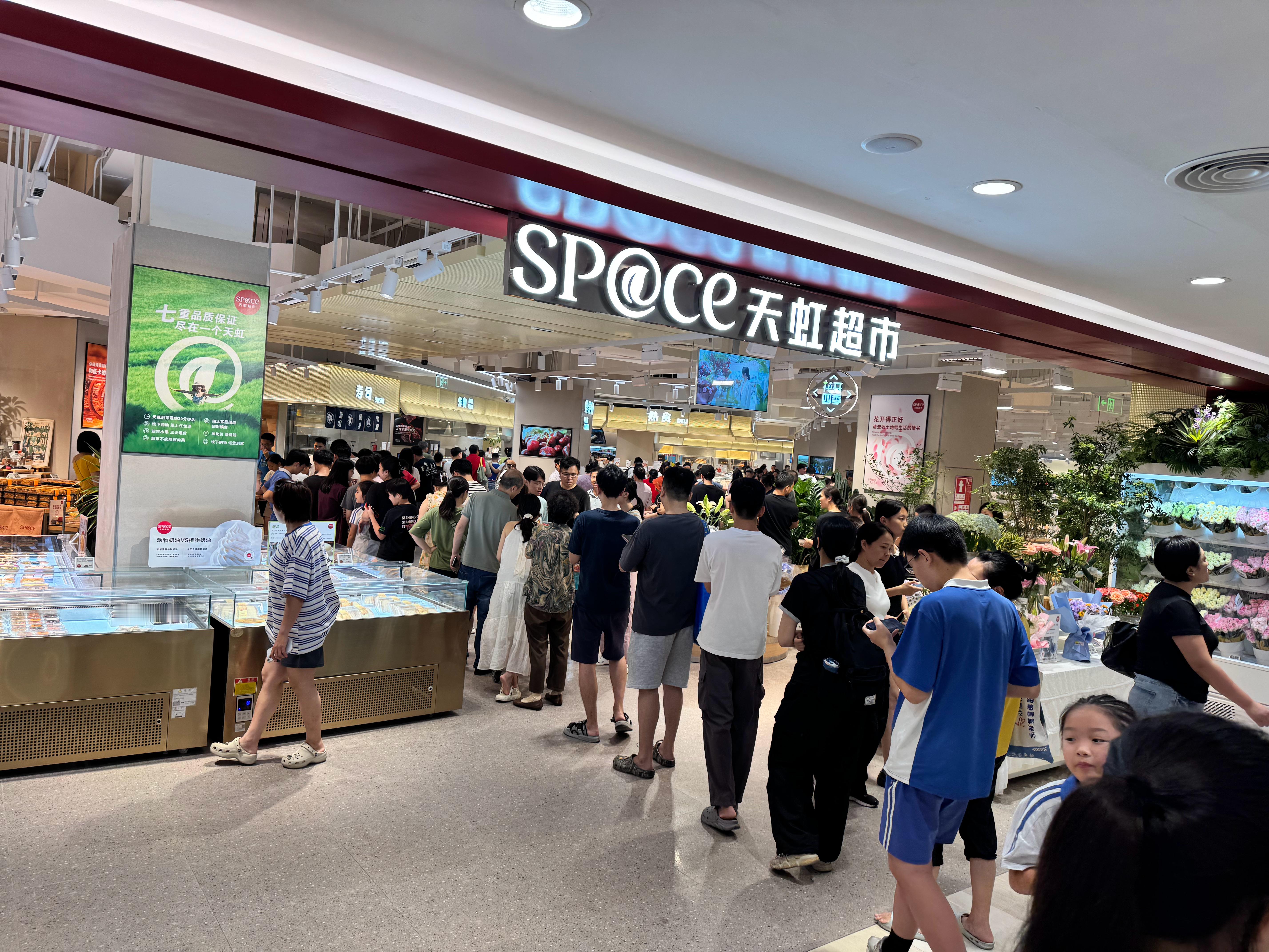天虹超市免费发蒜蓉小龙虾，再买点烧烤，把自己喝趴。  ​​​