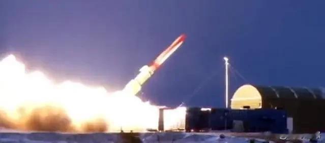 当地时间10月26日，俄罗斯官方证实成功试射了被称为“海燕”的新型核动力巡航导弹