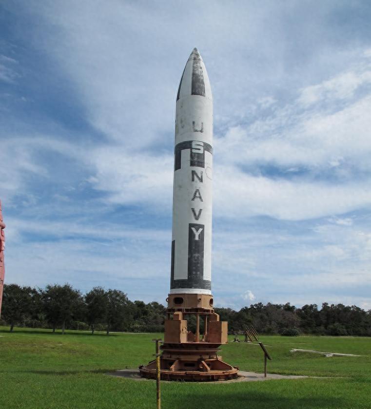 1962年5月6日，太平洋深处突然翻滚出巨大的水花，一枚带着真实核弹头的导弹破水