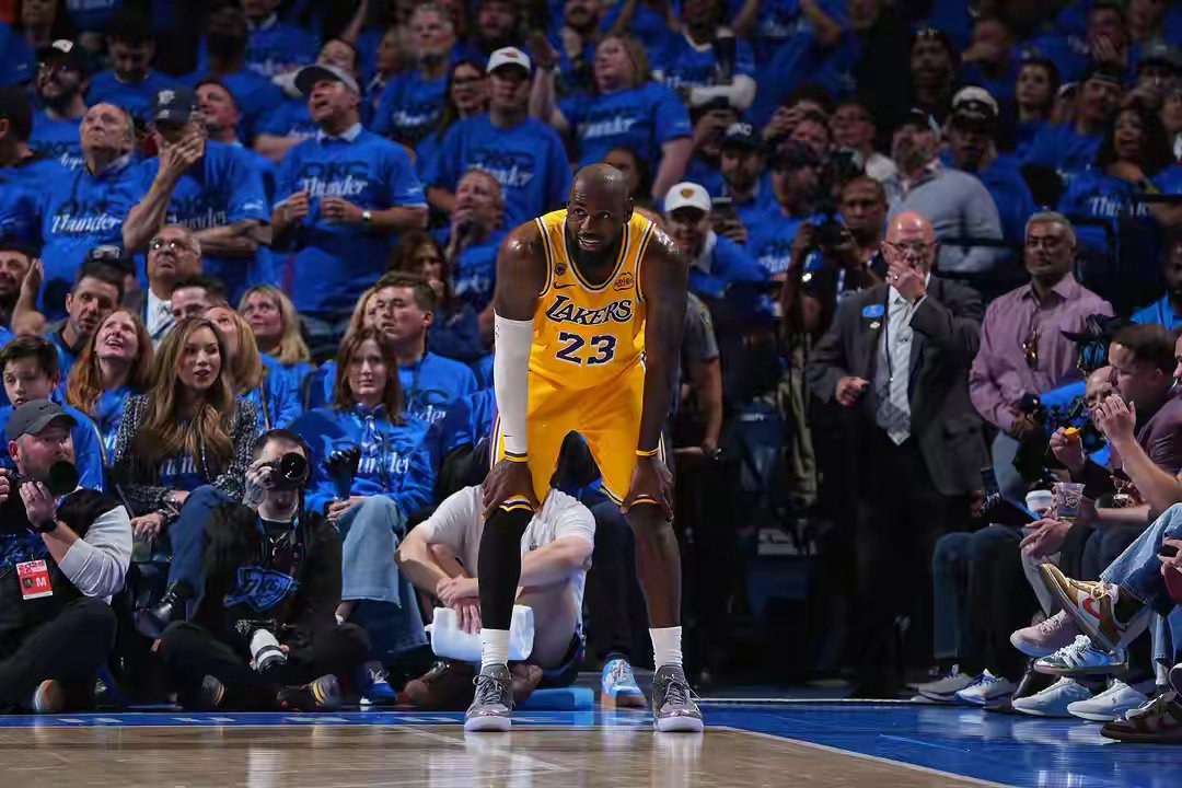 湖记吐槽：詹姆斯首轮场均7.7次罚球 打雷霆10节半一共罚了5次NBA雷霆 5月