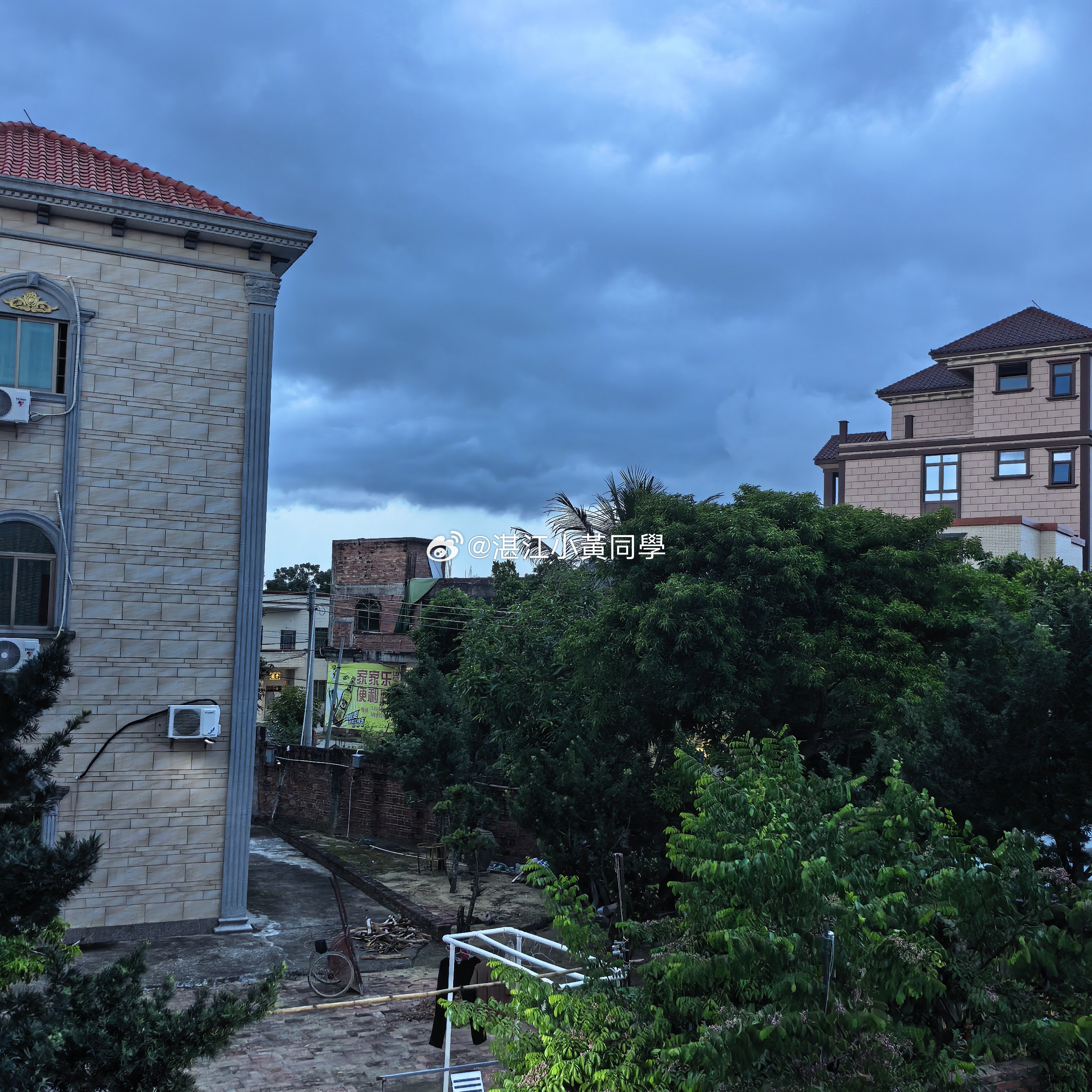 看样子，这场雨可不小啊😦 ​​​