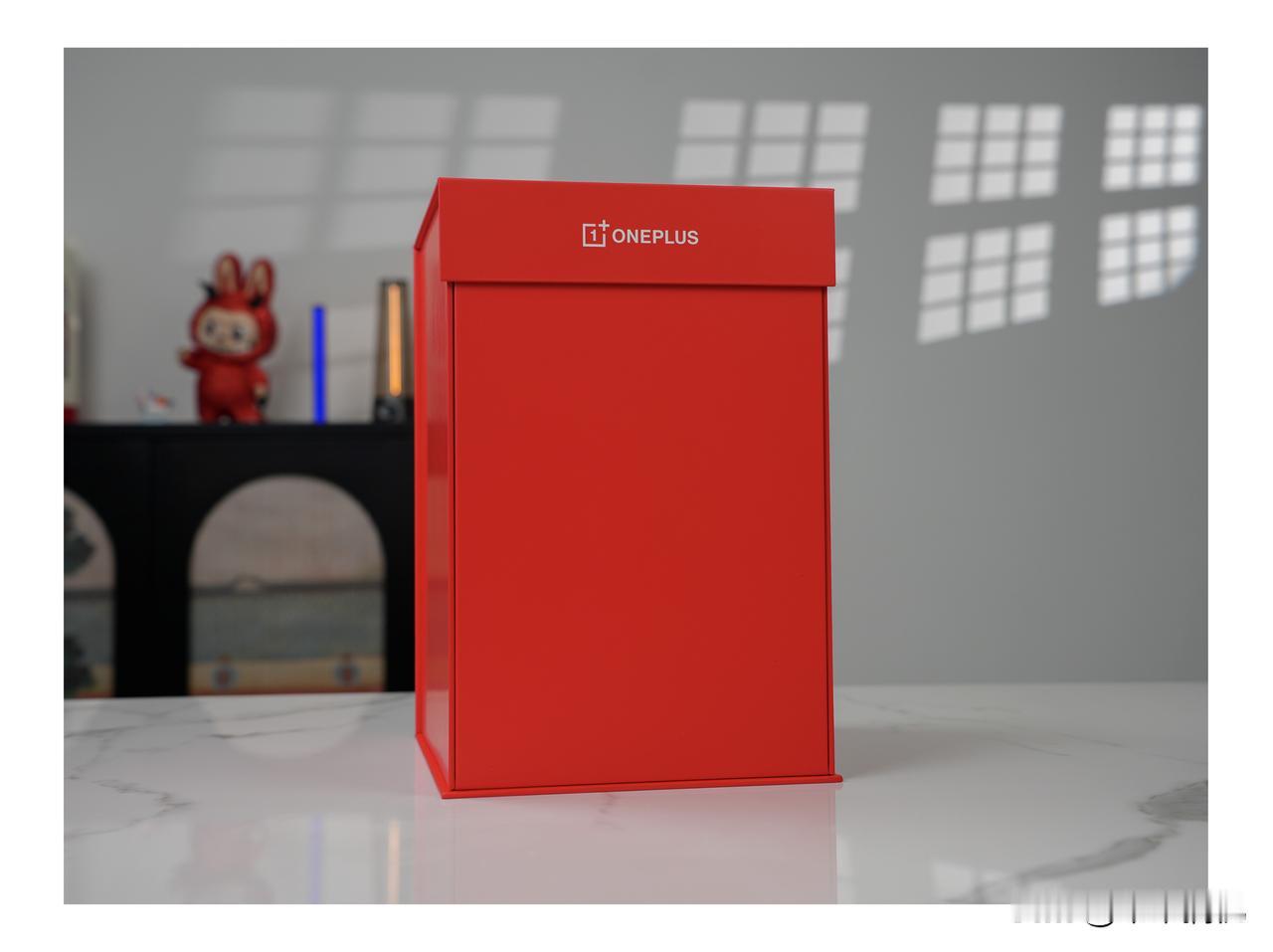 性能续航超越大屏，旗舰体验完胜小屏！

刚刚收到了一加15T的发布会邀请函，邀请