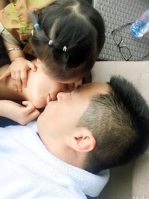 张雨绮确实是“自作孽”了，早在2016年葛就发博，恳求张雨绮他们不要晒孩子了，结