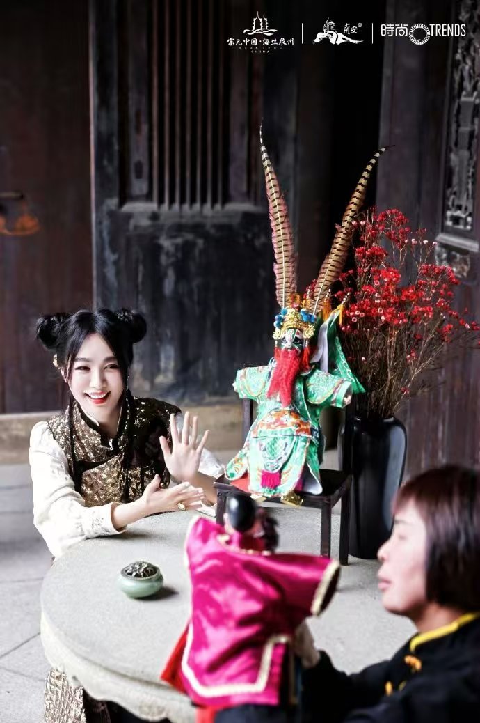 福见南安享成功  李菲儿与南安非遗的携手，是文化的传承，是艺术的创新。她用自己的