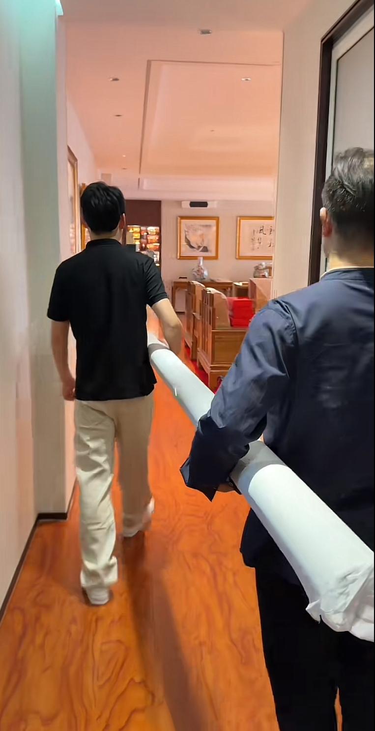 北京坤哥，花了60万换了一幅画。最近河南信阳有名的画家吴钊，专门给北京坤哥临摹了