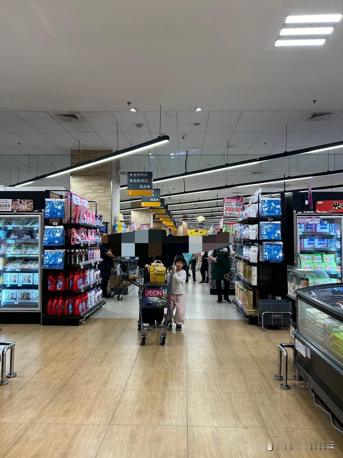 人好像到了一定的年纪，如果没有混得出人头地的话，

那么就容易陷入一种虚无主义。