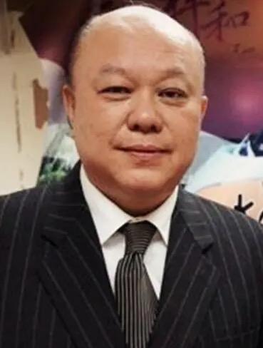 李胜辉:以大陆现在的实力，还想和你谈和平统一，你最好赶紧去谈。
这是一个清醒的台