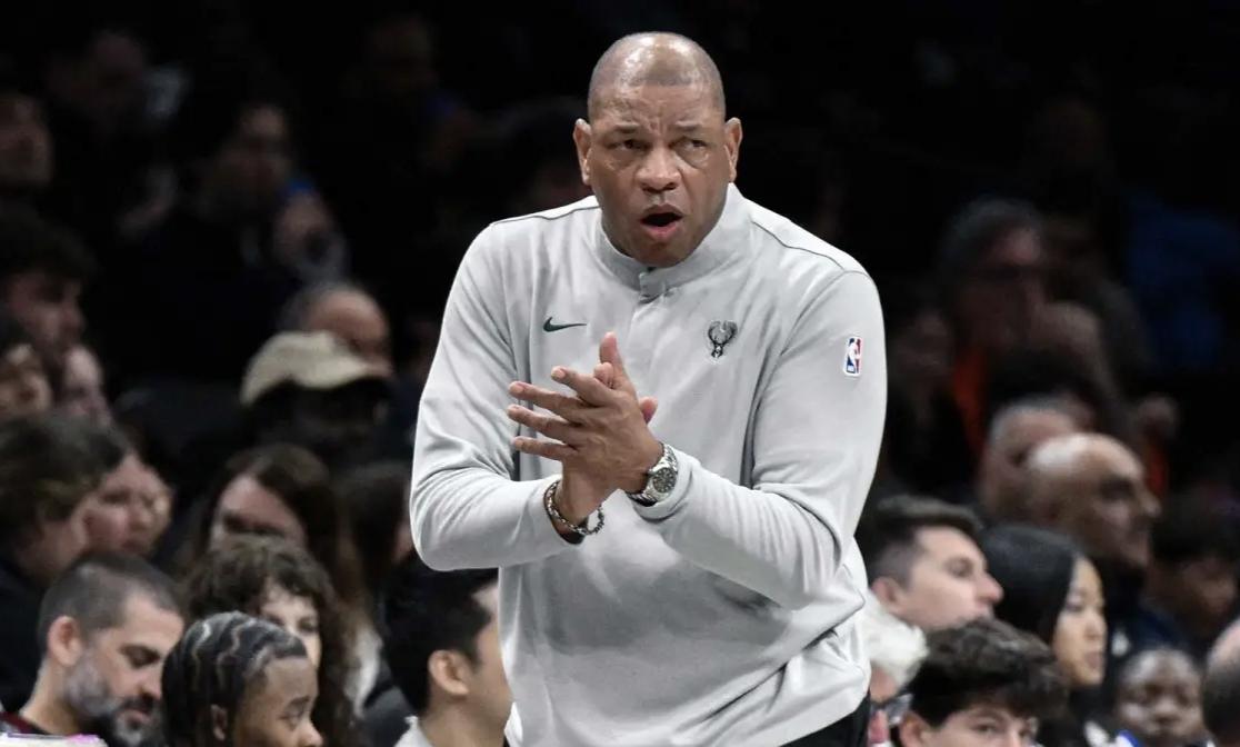 前雄鹿主帅里弗斯上节目亲口摊牌自己不干教练了，结果当场被“损友”揭老底！
在NB