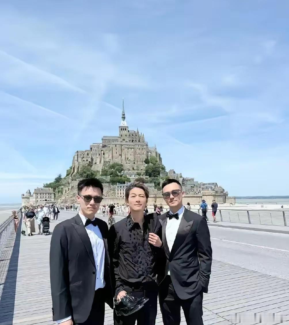 内娱大概找不出第二个像陈学冬这么倒霉的艺人了，辛辛苦苦拍了大半辈子戏，到头来代表