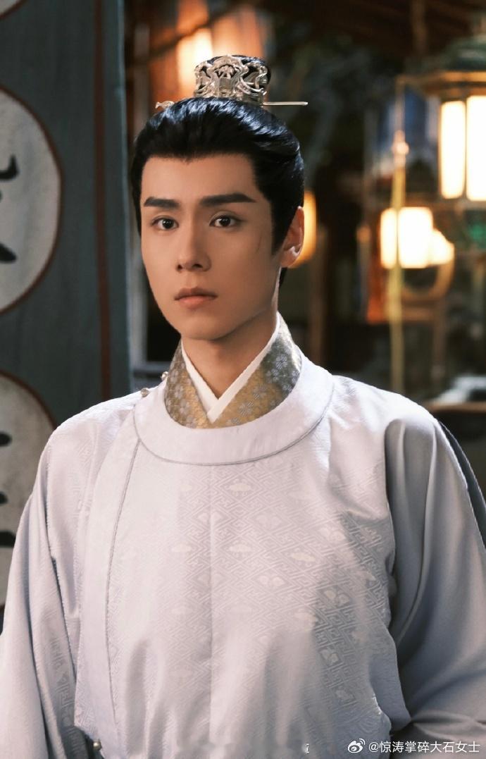 曝云初令男主从张云龙换成胡一天云初令男主胡一天《云初令》换角惊喜！张云龙因档期退