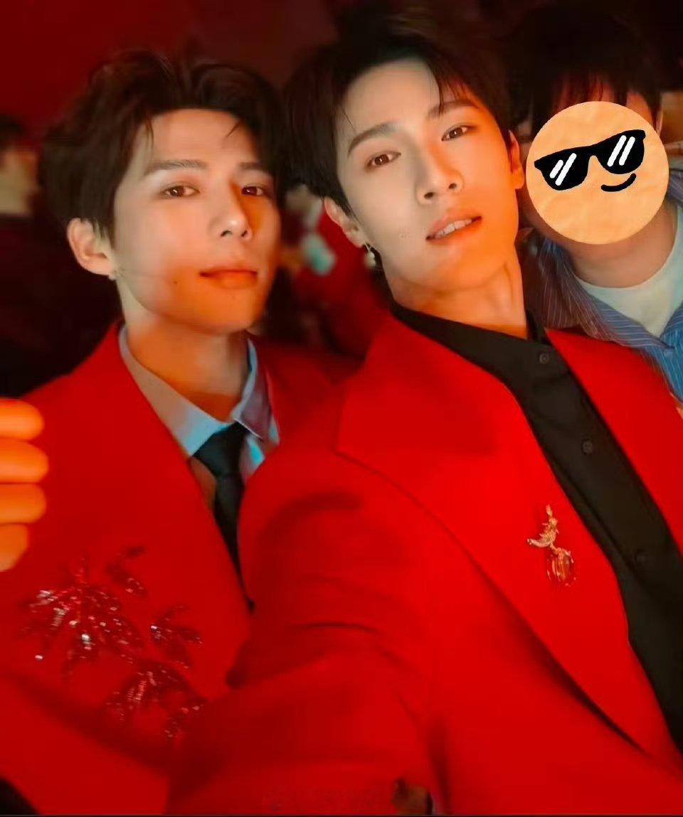 王安宇李昀锐春晚自拍合照🈶 