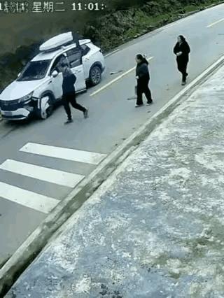 啥车啊
这质量
还能上路吗