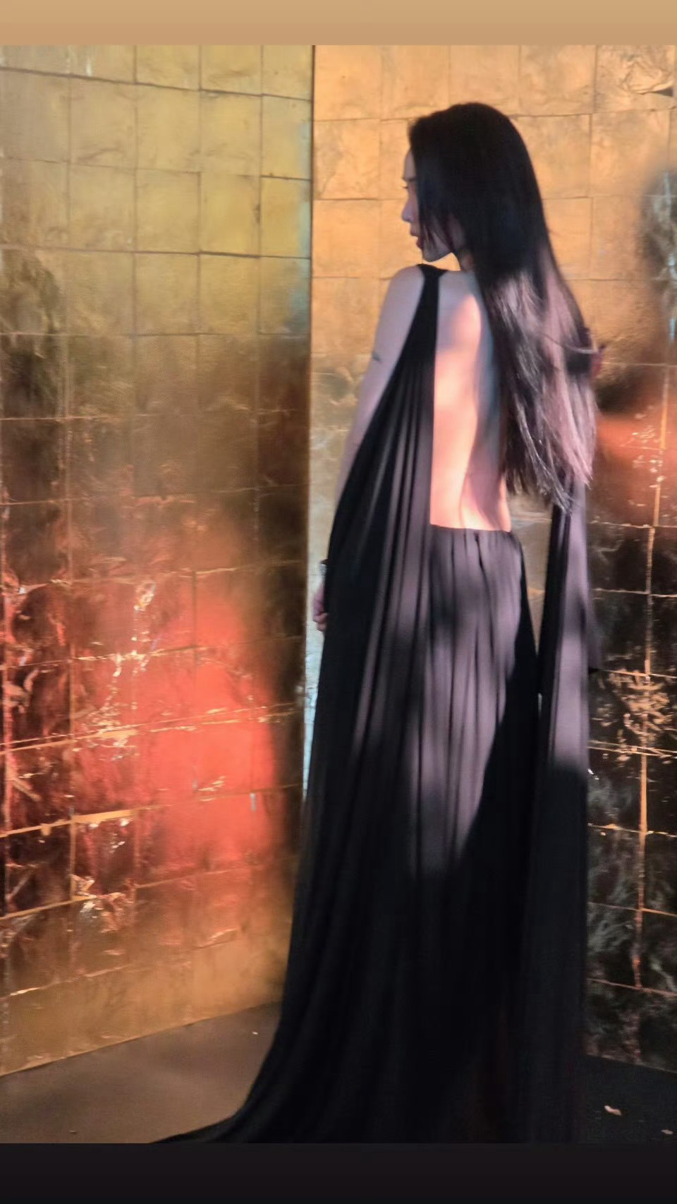 蔡依林Balenciaga 2026秋冬系列，想看的大露背来了，绝美