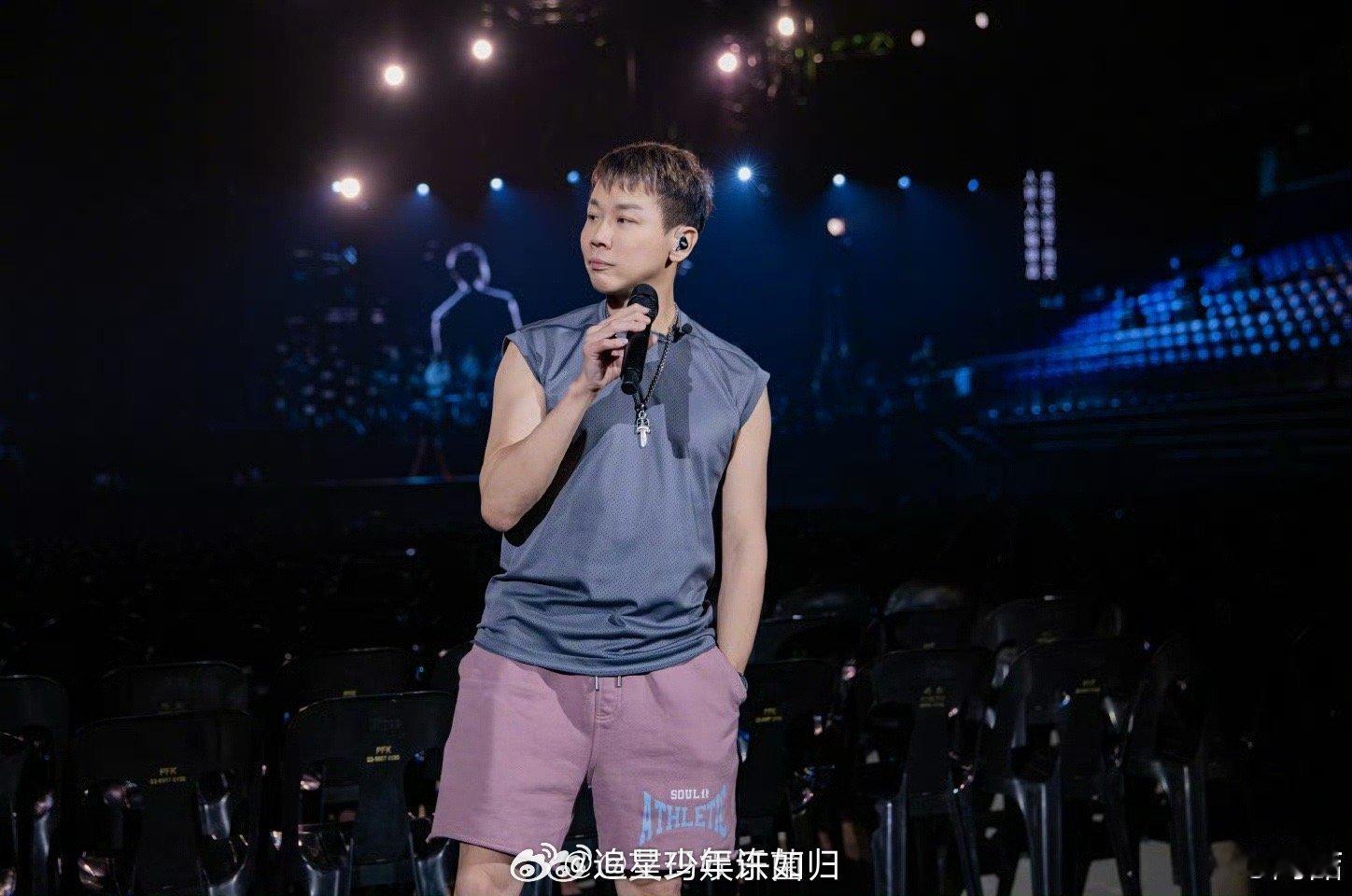 陶喆真掉链子了 陶喆把演唱会的意外变成了惊喜，链子掉落后续的找链过程，生动又接地