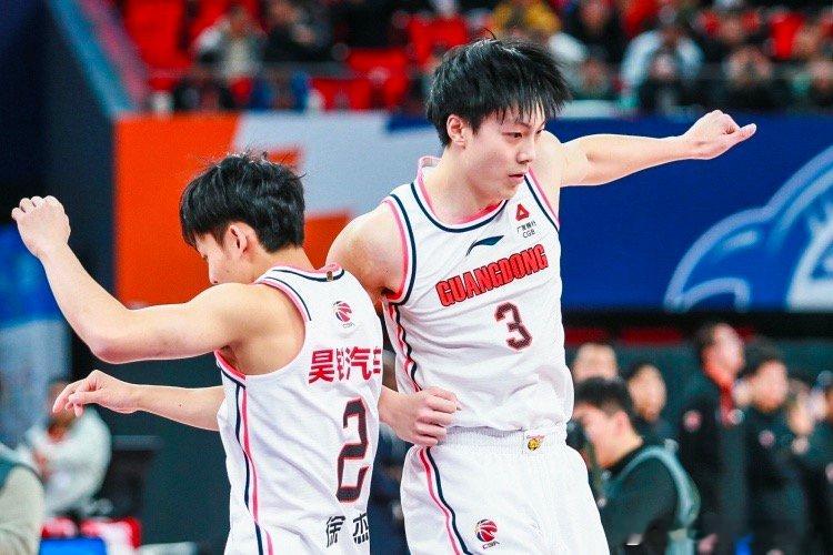 【广东男篮领跑CBA球队获胜榜，广东男篮CBA史上首支千胜球队】1月19日，CB