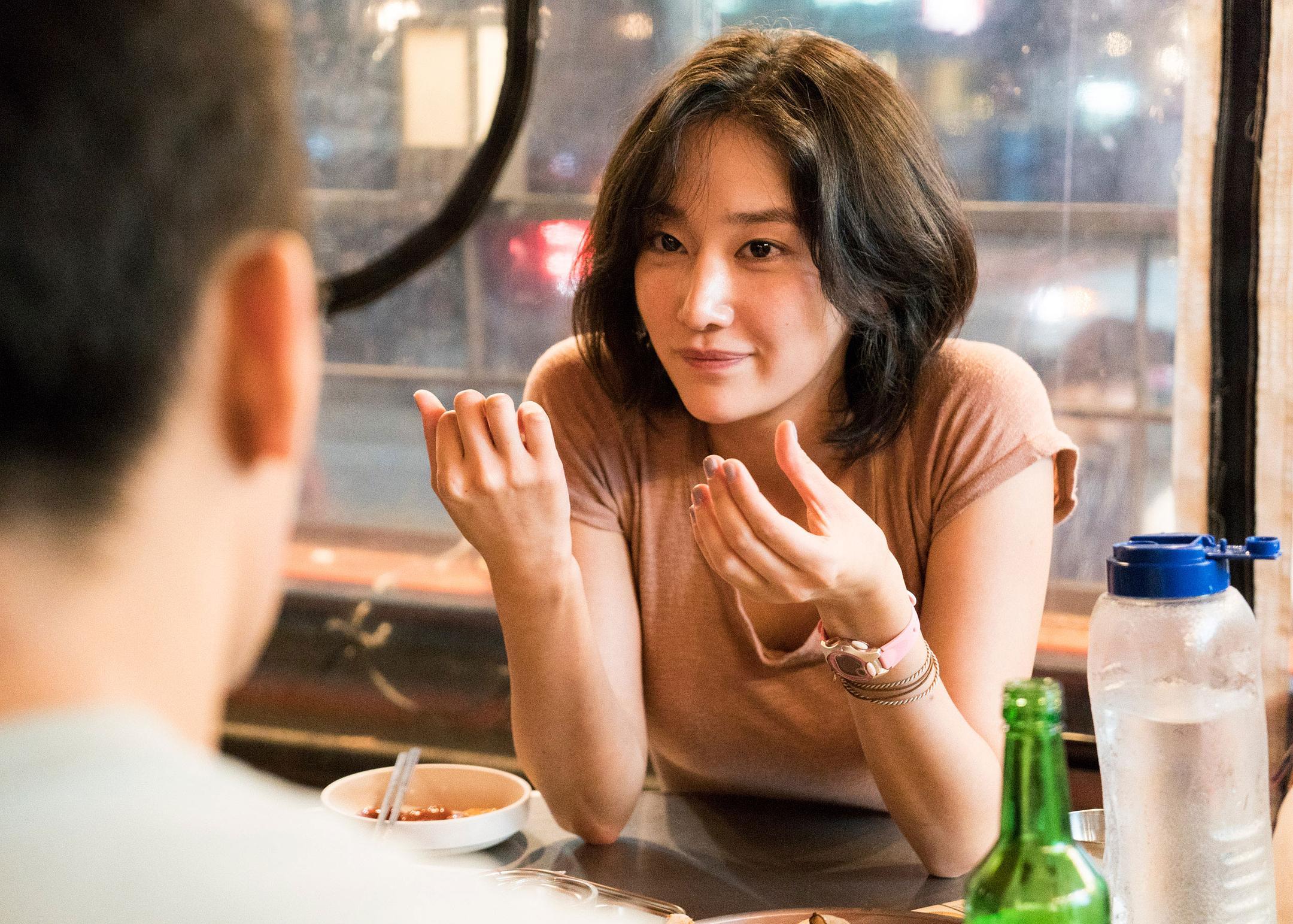 《燃烧》（2018）里的全钟瑞[爱你]导演：李沧东 [照相机]出镜：刘亚仁，史蒂