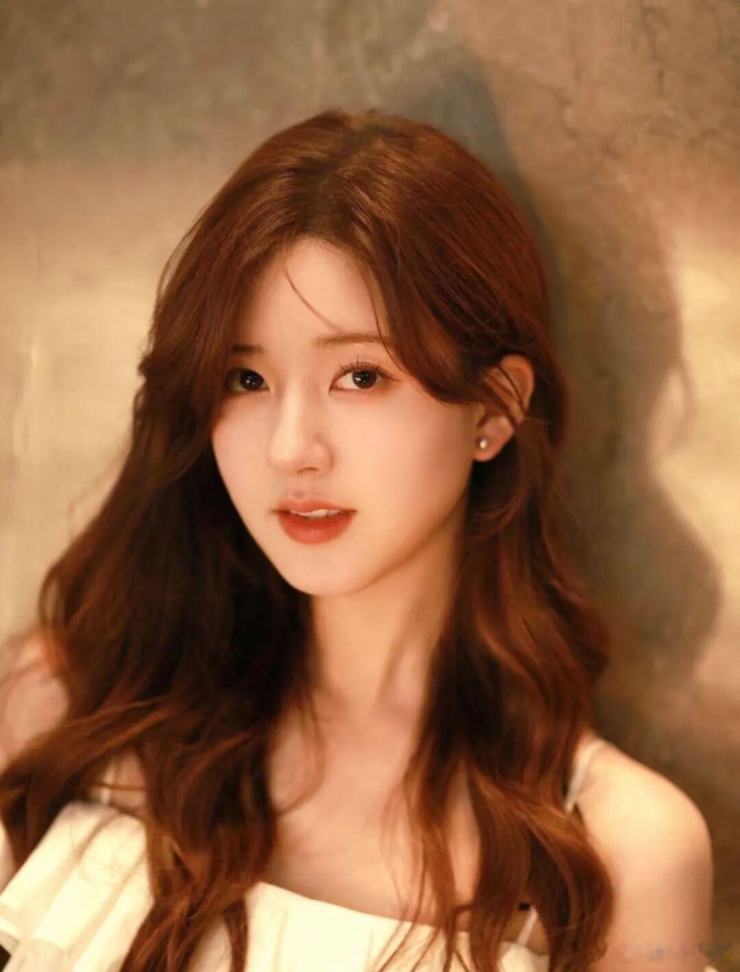 🍉赵露思现在复出有一股95顶流花之势，🐧星光大赏红毯内场给到她双压轴～ 