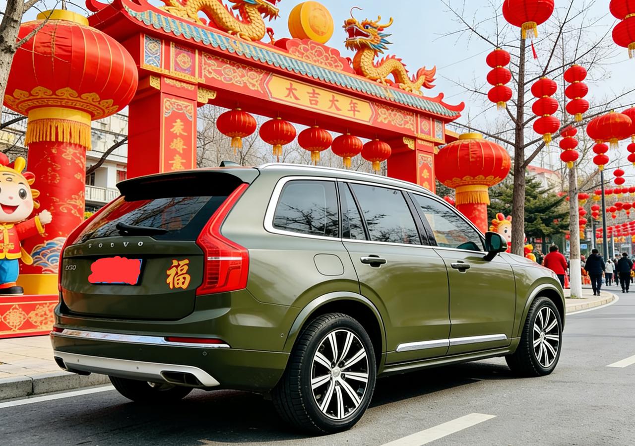 这台车的贴膜可以说是贴的非常的漂亮，而且这个小福字真的是太让人心动了。这是一台军