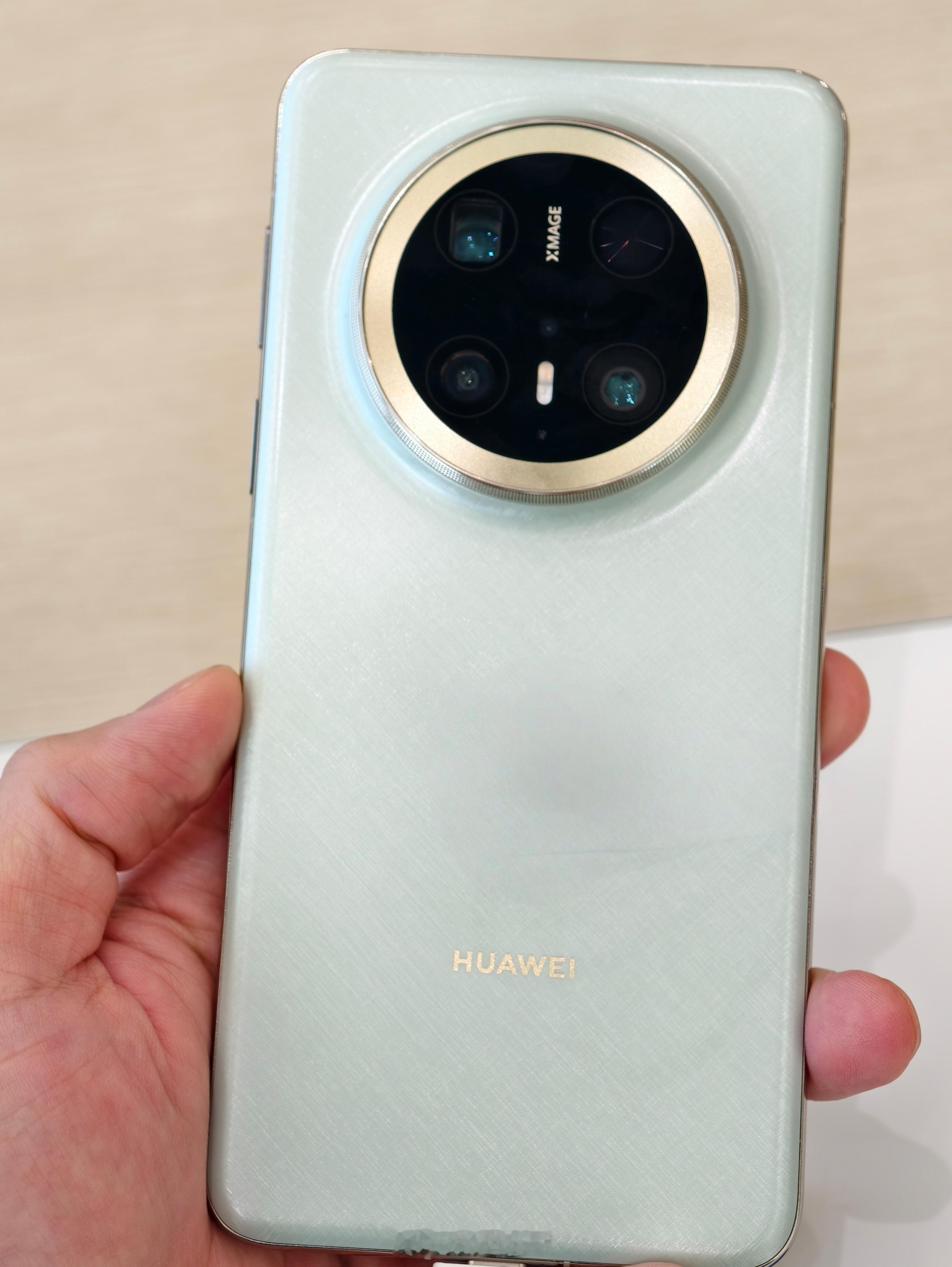 图1：华为Mate70 Pro+图2：荣耀X60 Pro喜欢哪个？图源水印 