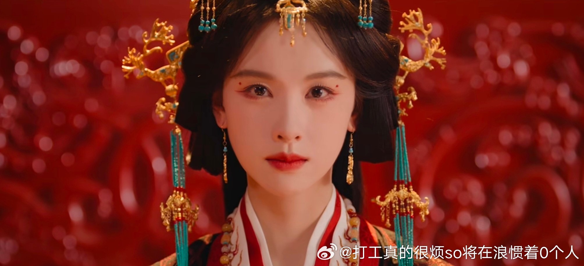 这个眼睛长得不精妆找角度真是不太行 