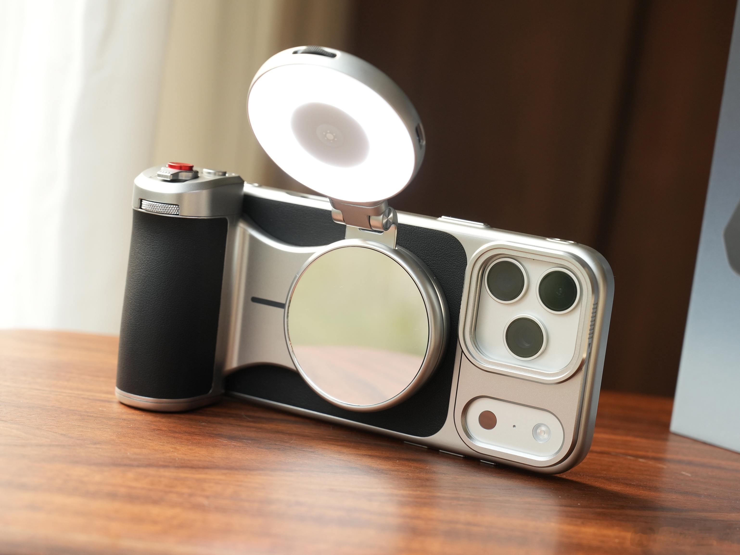 泰讯「大师影像套装」，现已进入Apple零售渠道。所以你们不用担心品质做工了，从