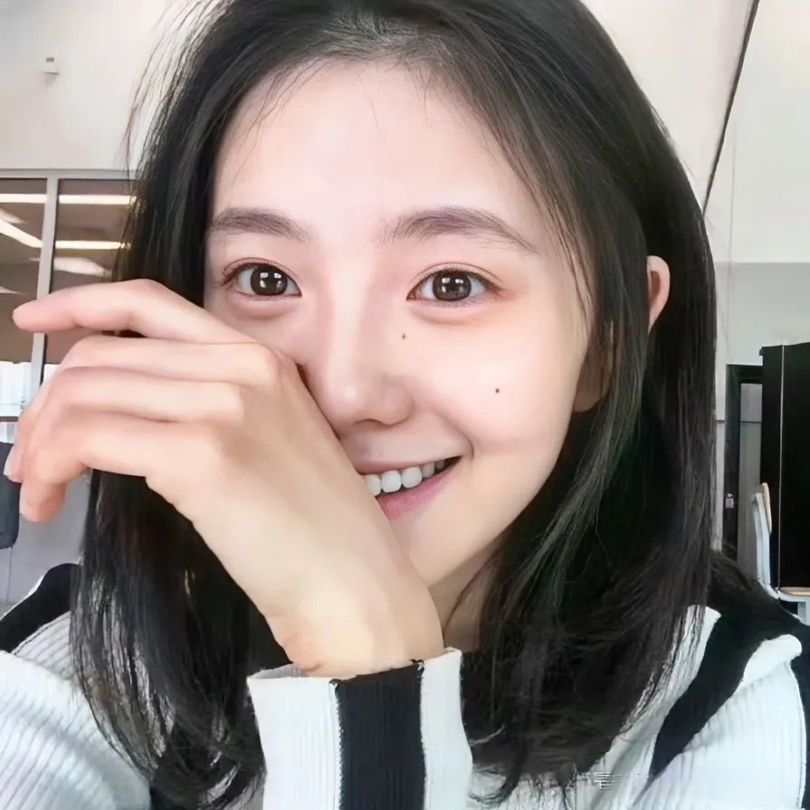 我发现刘浩存演的戏有一个定律，不是她不拍吻戏，而是她跟谁组CP都有很强的CP感。