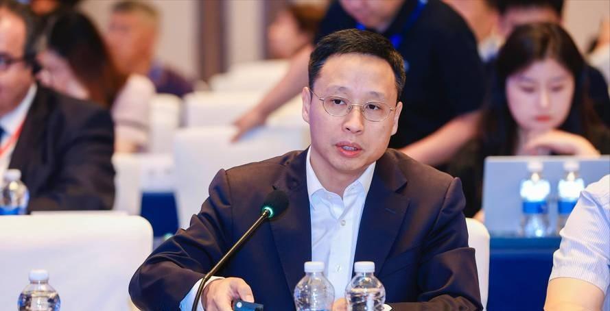很多车企老板夜里大概都在心疼：这车卖得挺火，但是大头好像都让华为给挣去了？
最近