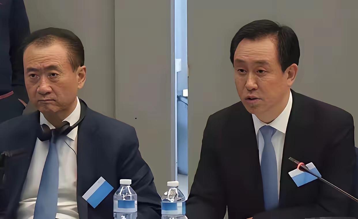 王健林和许家印都负债累累了

不同的是
王健林不坑员工、不坑朋友，不坑供应商
许