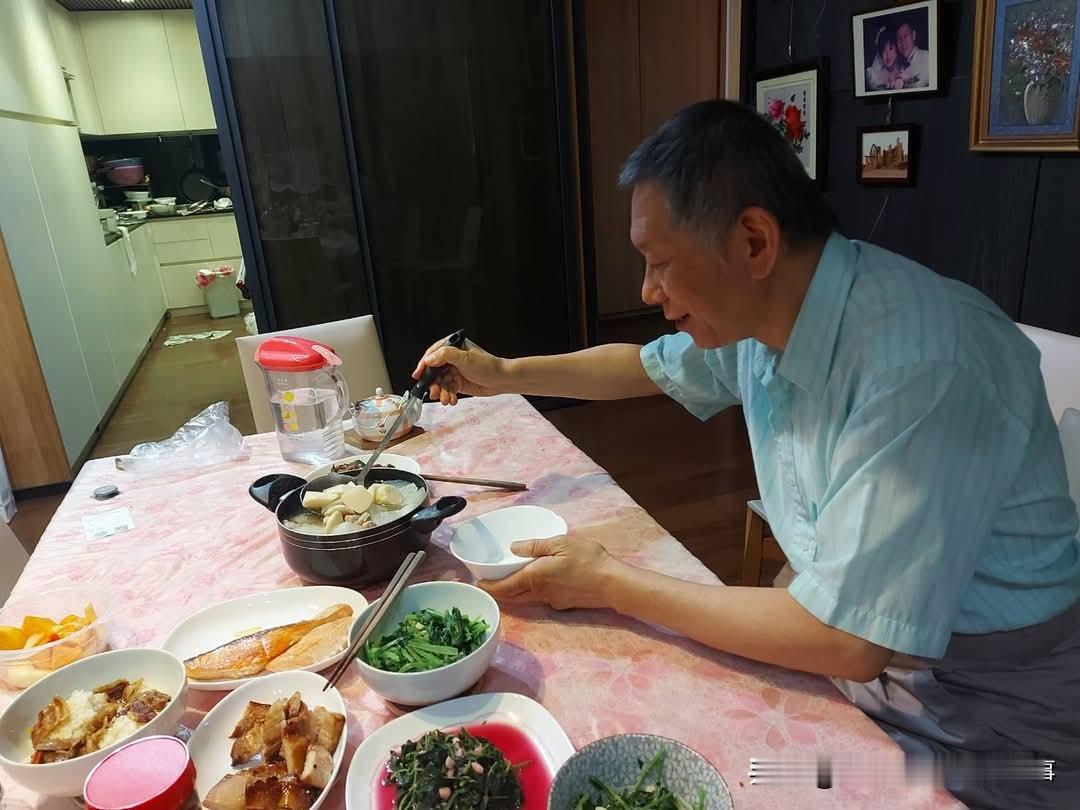 柯文哲躲起来粗茶淡饭变低调了
赖清德打击政敌整治人还是很有一套的，上台不久就把对