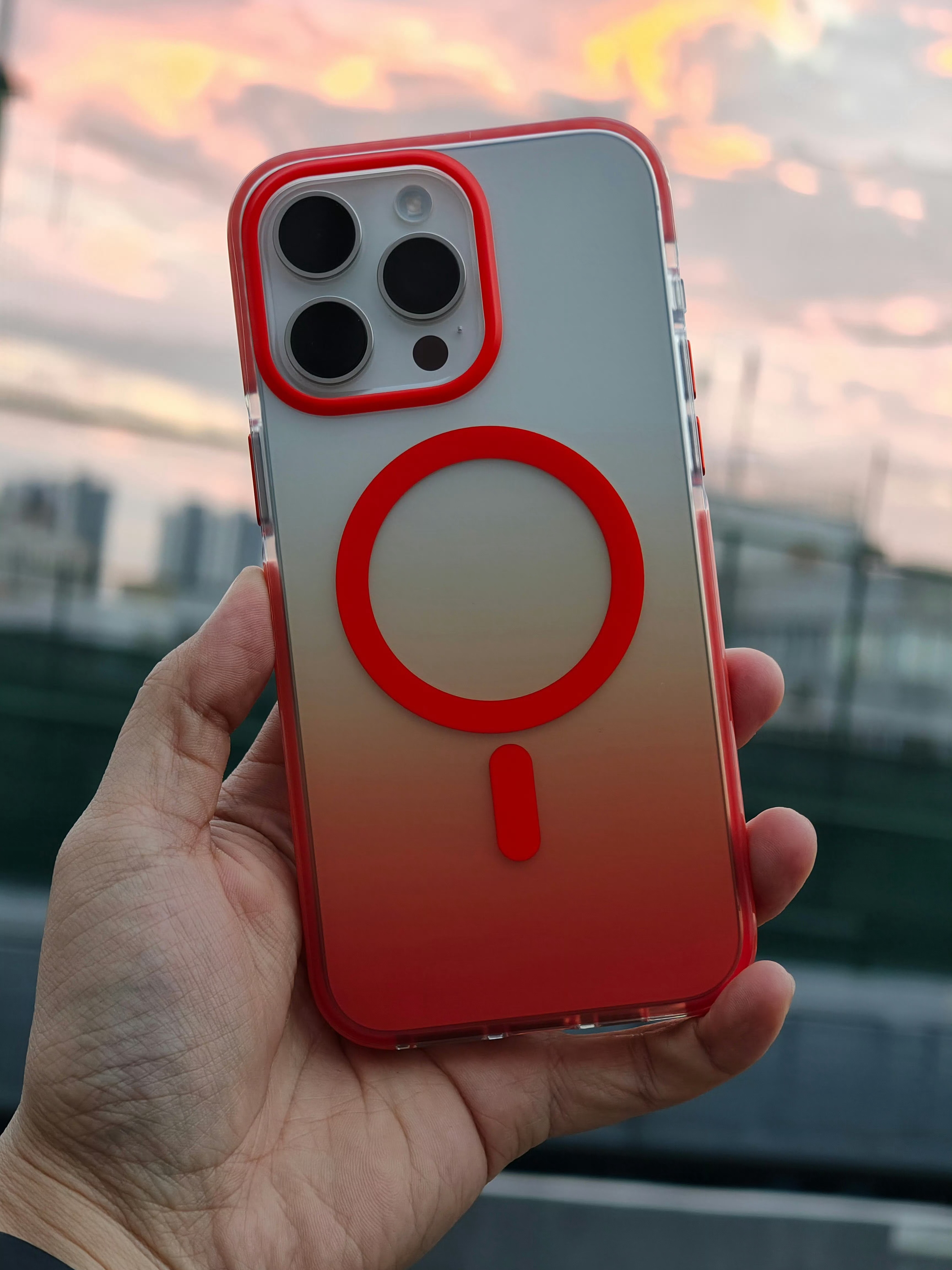 怎么解释，月薪3000和月薪1万，都在用最新款苹果手机 