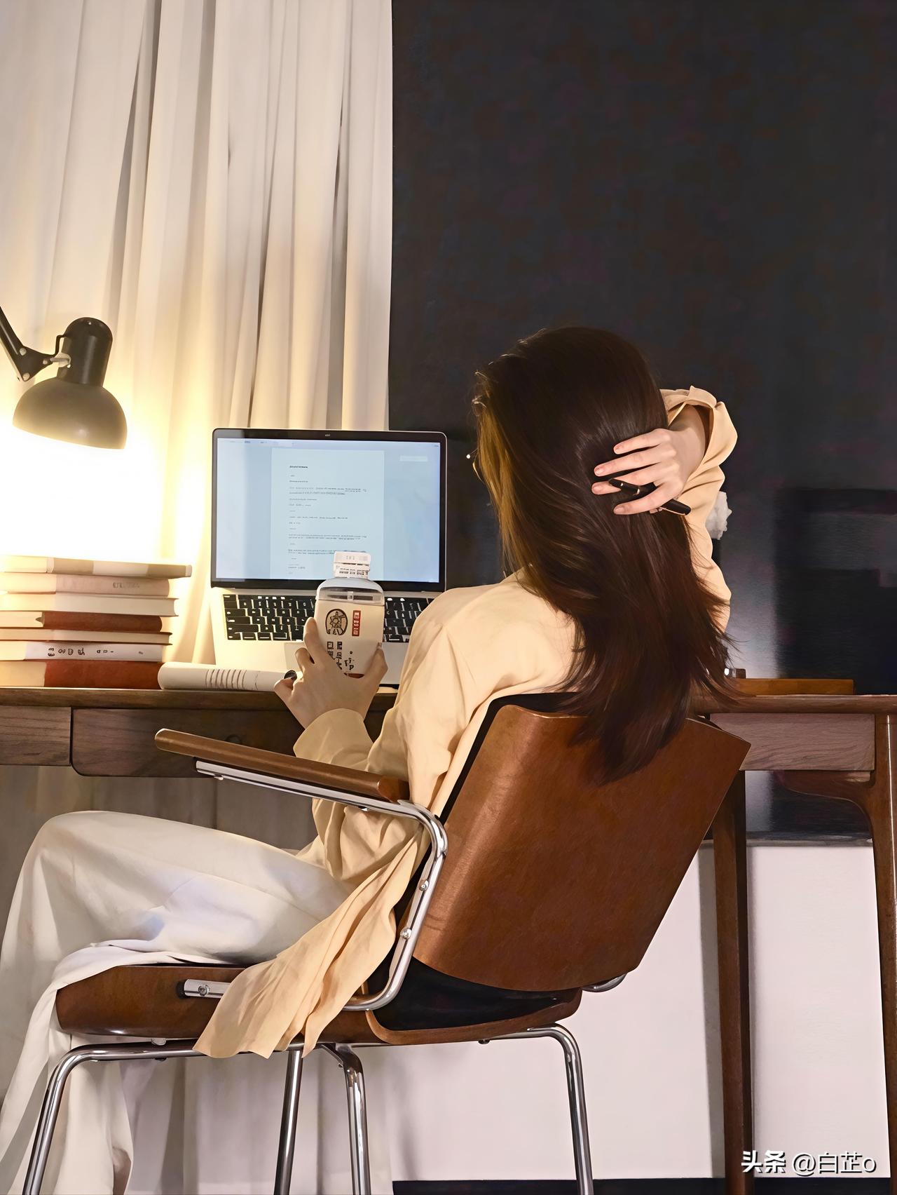 读懂四大名著，才算读懂成年人的人情社会。
 
三国写的是强者博弈，拼眼界、拼实力