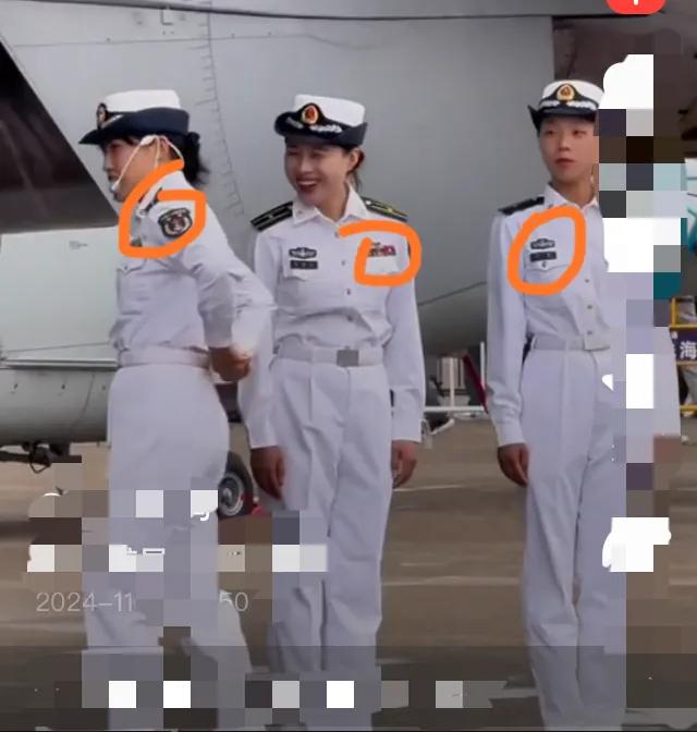 有点看不懂，看，在这三张不同画面，三个不同军种的女兵，三个场景表现不同的军姿形态