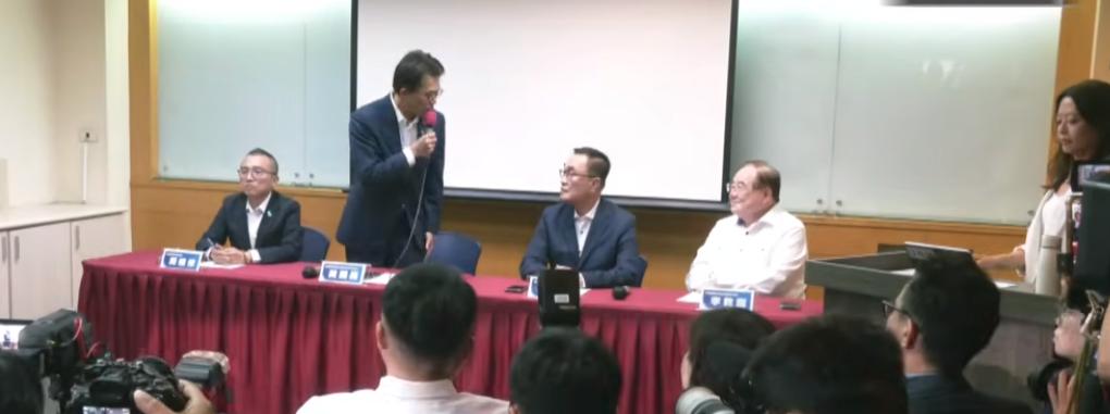 蓝白合共推新北市长参选人初选民调结果今天下午出炉，国民党参选人李四川胜出。会上公
