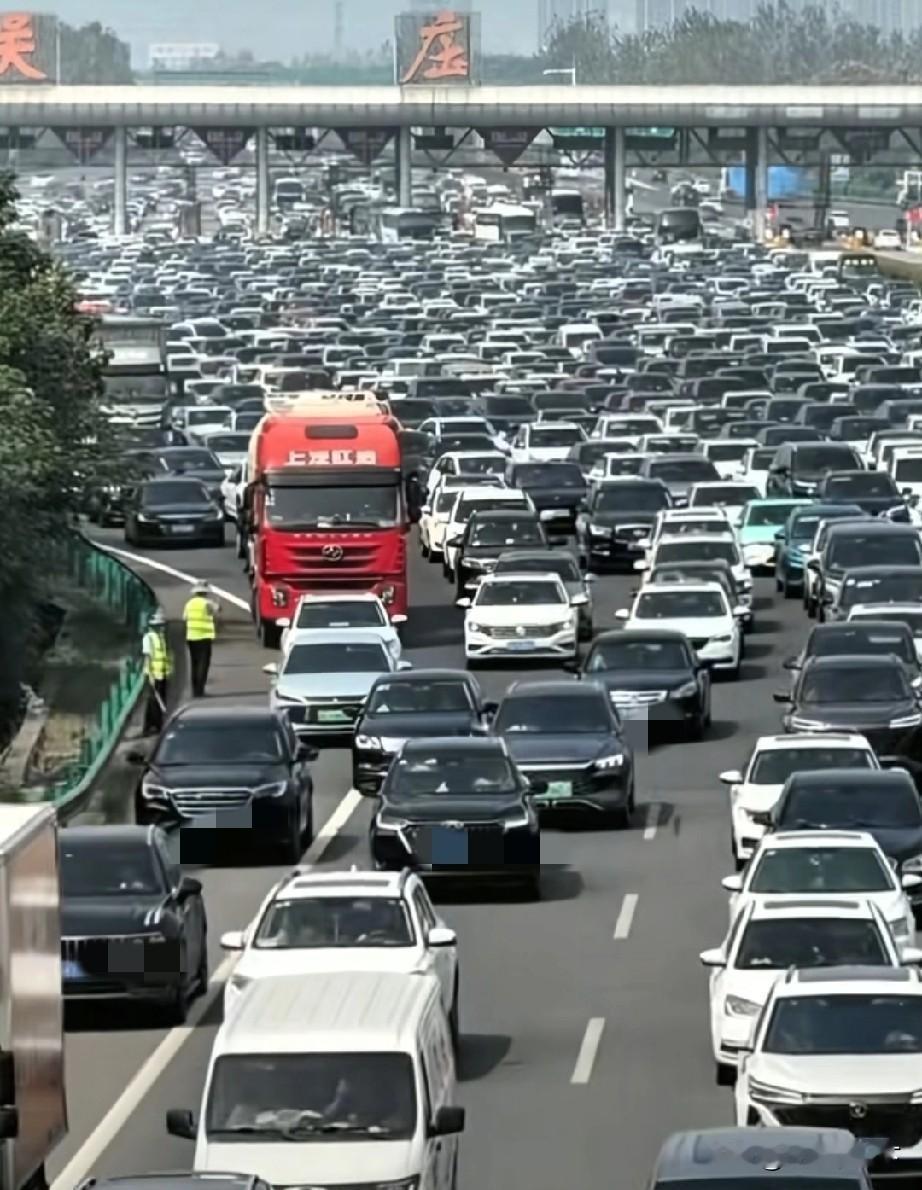 安徽再封禁省内上高速通道，只为让他省人顺利过境
10月7号，当安徽交通主管部门发